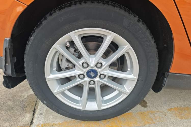 Used Ford Focus 2018 Hatchback Classic 1.6L Automatic Trendy SmartDrive Edition Right Rear Wheel Hub