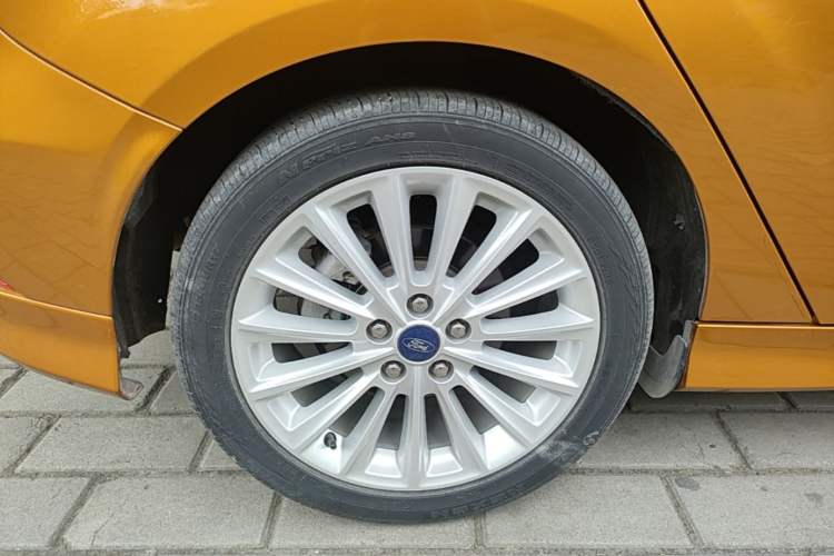 Used Ford Focus 2018 Hatchback Classic EcoBoost 180 Automatic Sport Edition Right Rear Wheel Hub