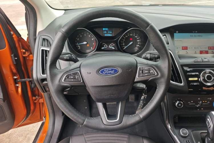 Used Ford Focus 2018 Hatchback Classic 1.6L Automatic Trendy SmartDrive Edition Steering Wheel