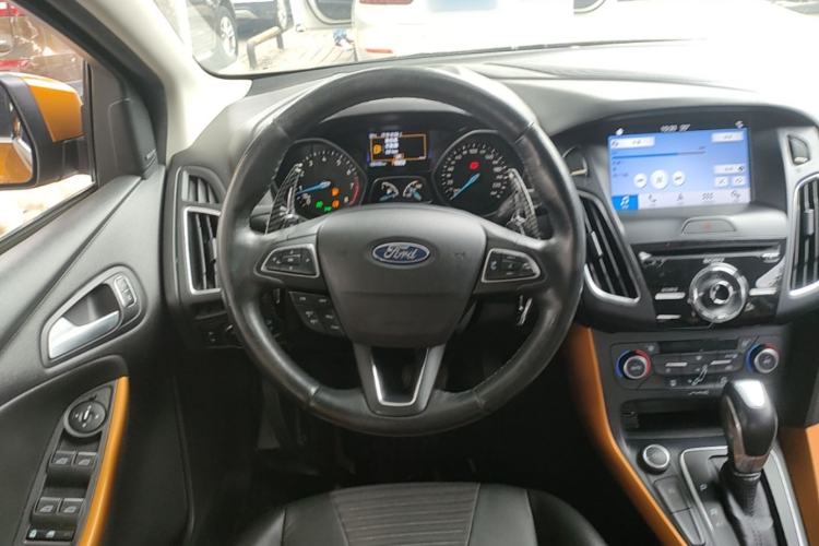 Used Ford Focus 2018 Hatchback Classic EcoBoost 180 Automatic Sport Edition Steering Wheel