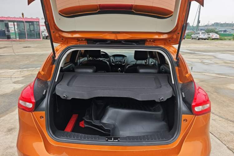 Used Ford Focus 2018 Hatchback Classic 1.6L Automatic Trendy SmartDrive Edition Trunk