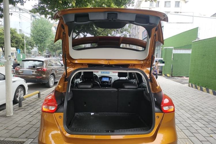 Used Ford Focus 2018 Hatchback Classic EcoBoost 180 Automatic Sport Edition Trunk