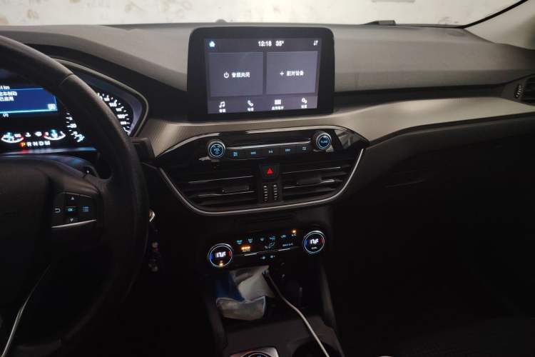 Used Ford Focus 2019 Sedan EcoBoost 180 Automatic Trend Edition Audio And AC Panel