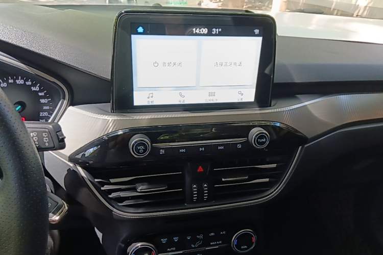 Used Ford Focus 2019 Hatchback EcoBoost 180 Automatic Trendy Model Audio And AC Panel