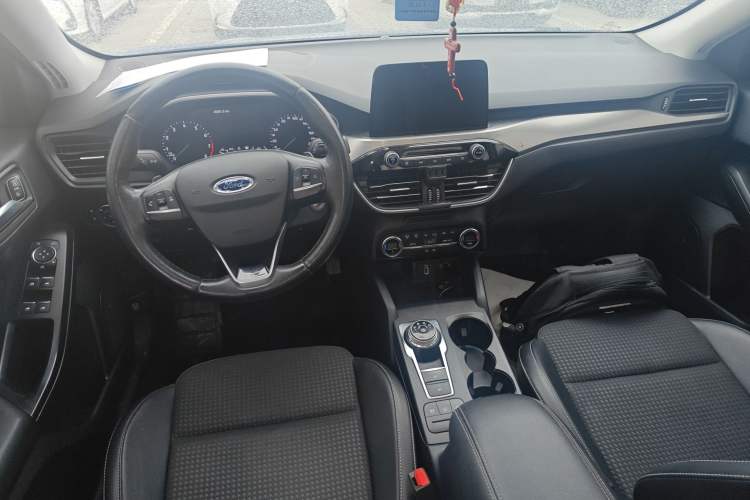 Used Ford Focus 2019 Sedan EcoBoost 180 Automatic Trend Edition Center Console