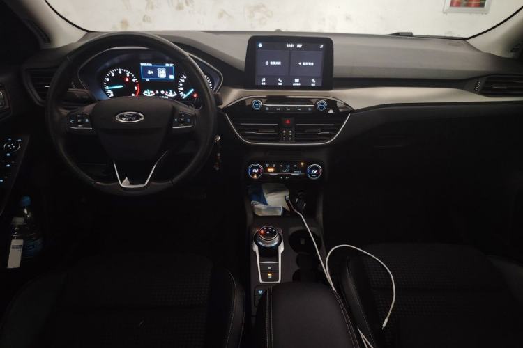 Used Ford Focus 2019 Sedan EcoBoost 180 Automatic Trend Edition Center Console