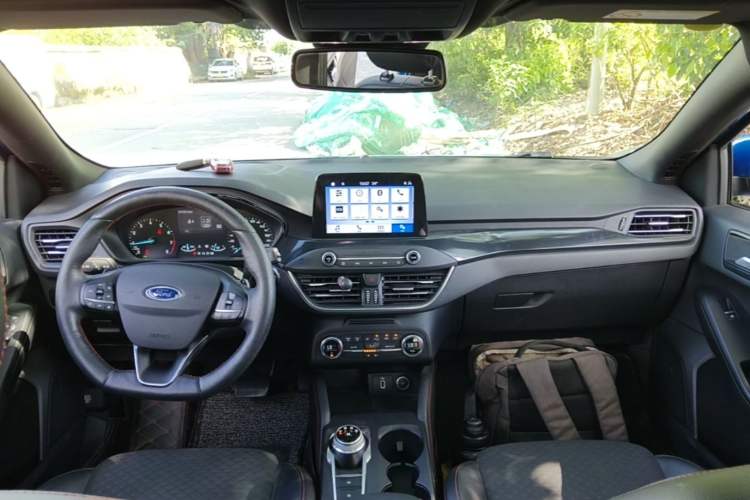 Used Ford Focus 2019 Hatchback EcoBoost 180 Automatic ST Line Center Console