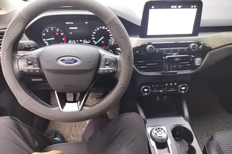 Used Ford Focus 2019 Hatchback EcoBoost 180 Automatic Trendy Model Center Console