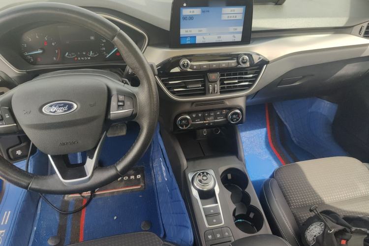 Used Ford Focus 2019 Sedan EcoBoost 180 Automatic Trend Edition Center Console