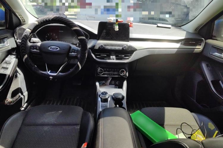Used Ford Focus 2019 Sedan EcoBoost 180 Automatic Trend Edition Center Console