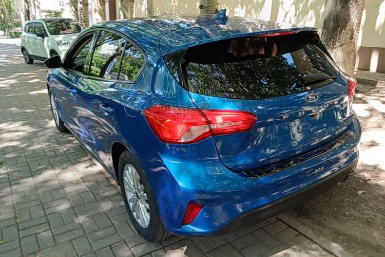 Used Ford Focus 2019 Hatchback EcoBoost 180 Automatic Trendy Model Exterior 2