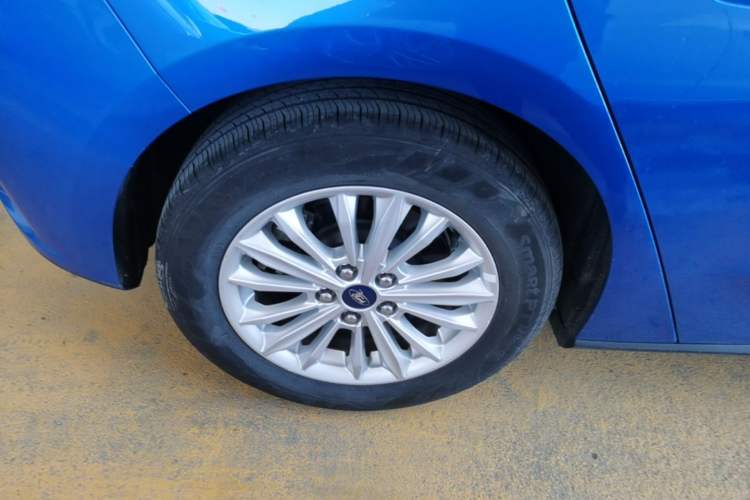 Used Ford Focus 2019 Hatchback EcoBoost 180 Automatic Trendy Model Exterior 5