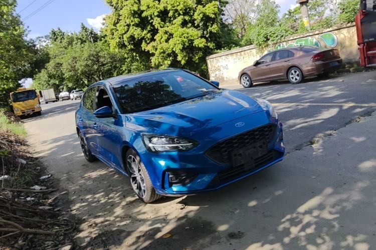 Used Ford Focus 2019 Hatchback EcoBoost 180 Automatic ST Line Front Right 45 Deg