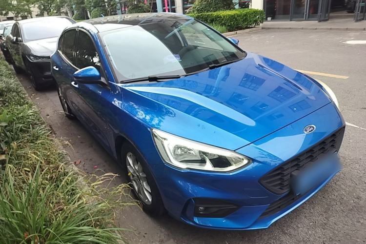 Used Ford Focus 2019 Hatchback EcoBoost 180 Automatic Trendy Model Front Right 45 Deg