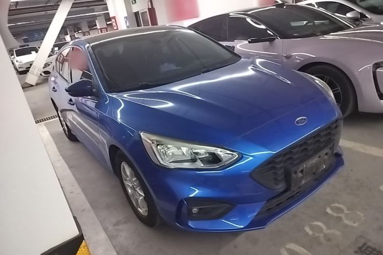 Used Ford Focus 2019 Hatchback EcoBoost 180 Automatic Trendy Model Front Right 45 Deg
