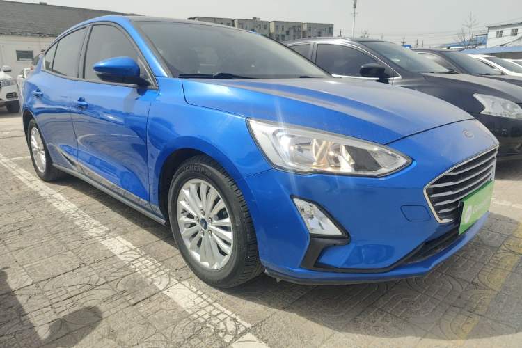 Used Ford Focus 2019 Sedan EcoBoost 180 Automatic Trend Edition Front Right 45 Deg
