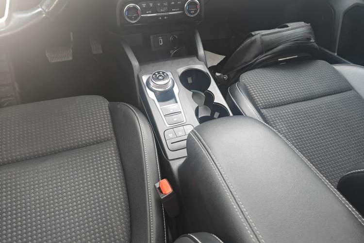 Used Ford Focus 2019 Sedan EcoBoost 180 Automatic Trend Edition Gear Lever