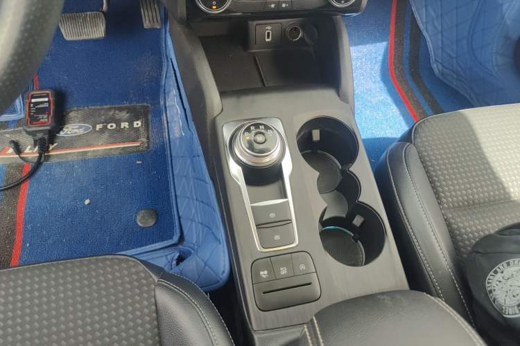 Used Ford Focus 2019 Sedan EcoBoost 180 Automatic Trend Edition Gear Lever