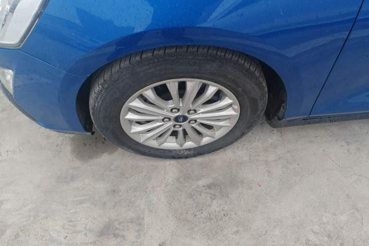 Used Ford Focus 2019 Sedan EcoBoost 180 Automatic Trend Edition Left Front Wheel Hub