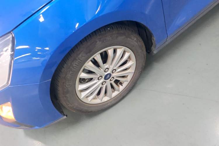 Used Ford Focus 2019 Sedan EcoBoost 180 Automatic Trend Edition Left Front Wheel Hub