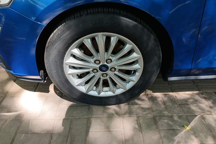Used Ford Focus 2019 Hatchback EcoBoost 180 Automatic Trendy Model Left Front Wheel Hub