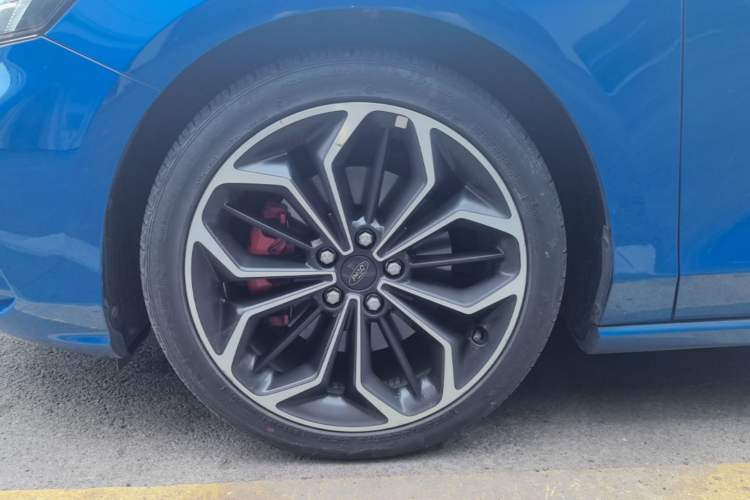 Used Ford Focus 2019 Hatchback EcoBoost 180 Automatic ST Line Left Front Wheel Hub
