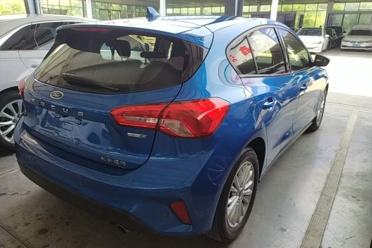 Used Ford Focus 2019 Hatchback EcoBoost 180 Automatic Trendy Model Rear Right 45 Deg