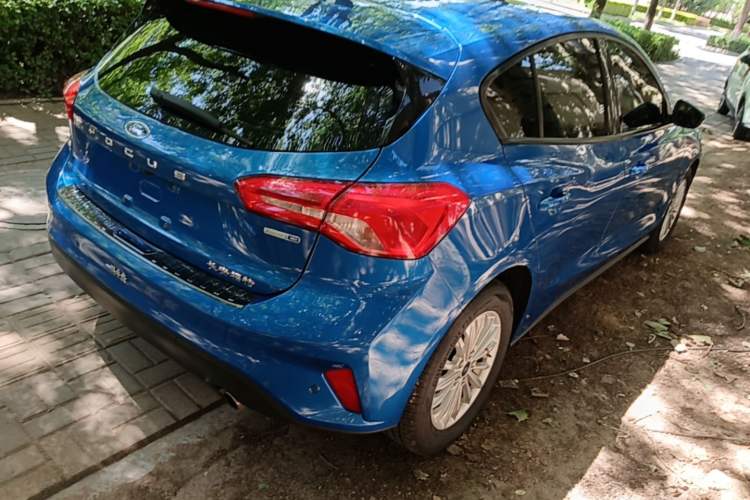 Used Ford Focus 2019 Hatchback EcoBoost 180 Automatic Trendy Model Rear Right 45 Deg