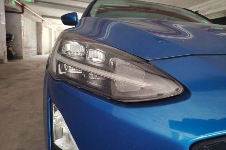Used Ford Focus 2019 Sedan EcoBoost 180 Automatic Trend Edition Right Front Headlight