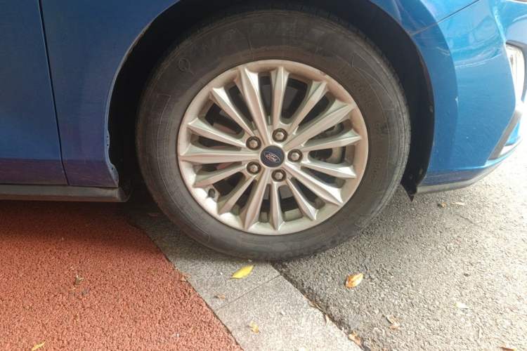 Used Ford Focus 2019 Sedan EcoBoost 180 Automatic Trend Edition Right Front Wheel Hub