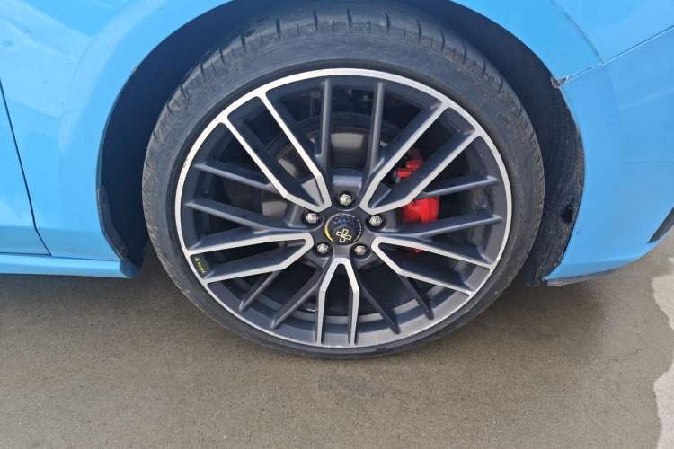 Used Ford Focus 2019 Hatchback 1.5L Manual FENGYUE Model China V Standard Right Front Wheel Hub