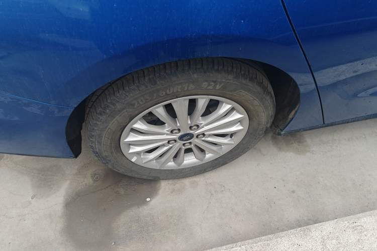 Used Ford Focus 2019 Sedan EcoBoost 180 Automatic Trend Edition Right Rear Wheel Hub