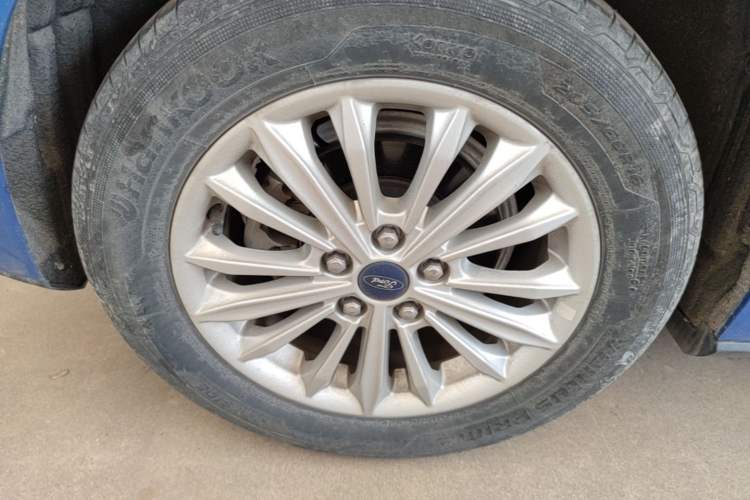 Used Ford Focus 2019 Hatchback 1.5L Automatic Trendy Version China VI Standard Right Rear Wheel Hub
