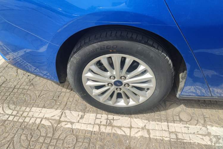 Used Ford Focus 2019 Sedan EcoBoost 180 Automatic Trend Edition Right Rear Wheel Hub