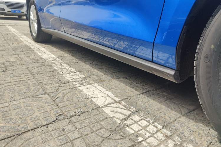 Used Ford Focus 2019 Sedan EcoBoost 180 Automatic Trend Edition Right Side Sill
