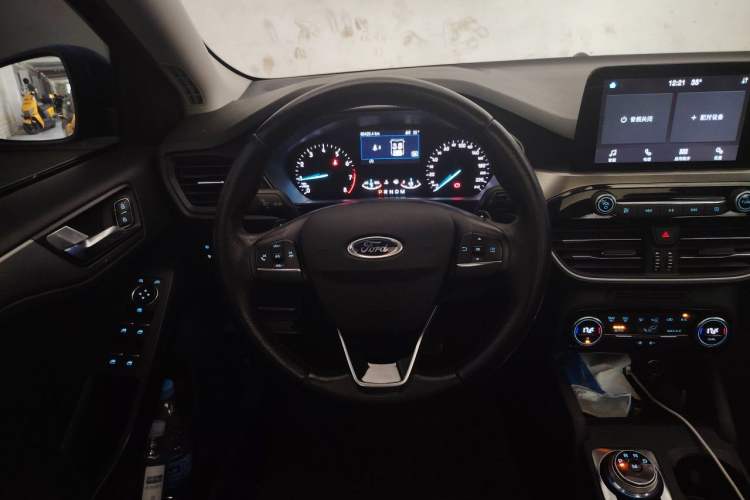 Used Ford Focus 2019 Sedan EcoBoost 180 Automatic Trend Edition Steering Wheel