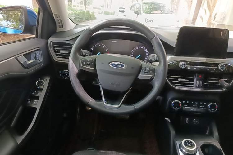 Used Ford Focus 2019 Hatchback EcoBoost 180 Automatic Trendy Model Steering Wheel
