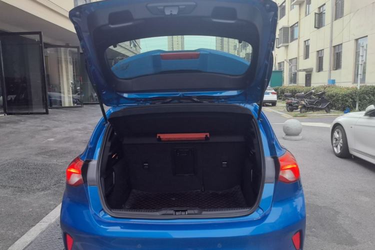 Used Ford Focus 2019 Hatchback EcoBoost 180 Automatic ST Line Trunk