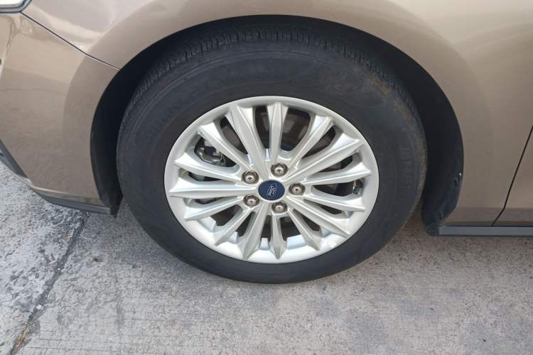 Used Ford Focus 2019 Hatchback EcoBoost 180 Automatic Trendy Model Exterior 7