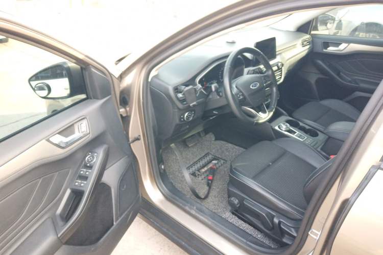 Used Ford Focus 2019 Hatchback EcoBoost 180 Automatic Trendy Model Interior 3