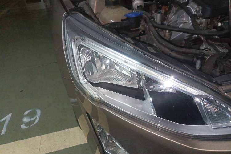 Used Ford Focus 2019 Hatchback EcoBoost 180 Automatic Trendy Model Right Front Headlight