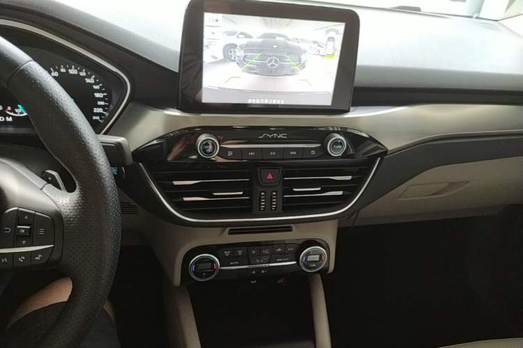 Used Ford Focus 2019 Sedan EcoBoost 180 Automatic Titanium Edition Audio And AC Panel