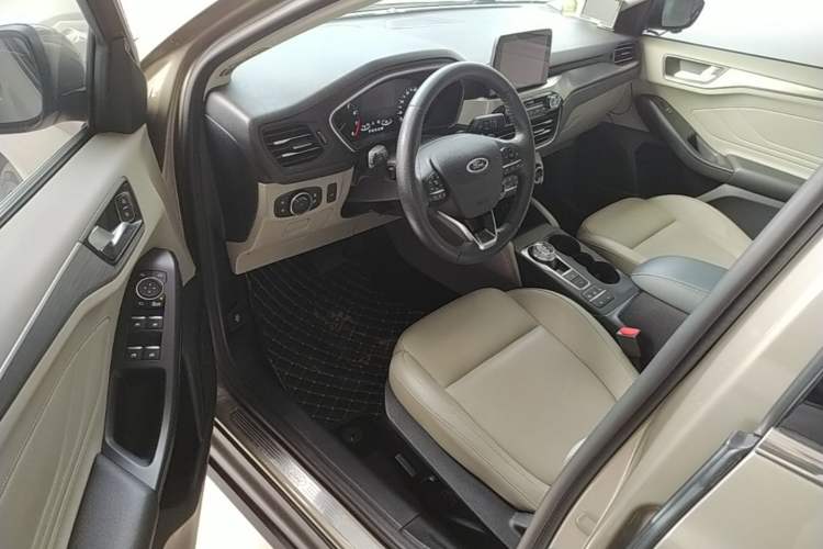 Used Ford Focus 2019 Sedan EcoBoost 180 Automatic Titanium Edition Driver Seat
