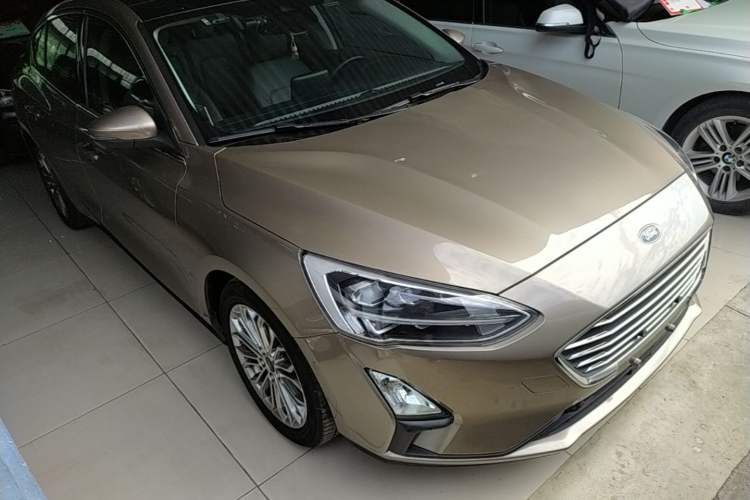 Used Ford Focus 2019 Sedan EcoBoost 180 Automatic Titanium Edition Front Right 45 Deg