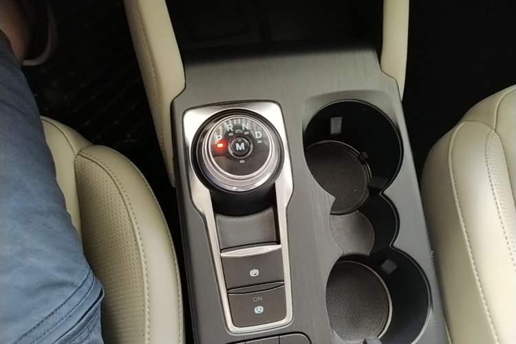 Used Ford Focus 2019 Sedan EcoBoost 180 Automatic Titanium Edition Gear Lever
