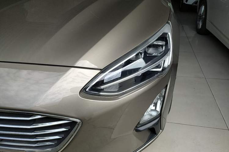 Used Ford Focus 2019 Sedan EcoBoost 180 Automatic Titanium Edition Left Front Headlight