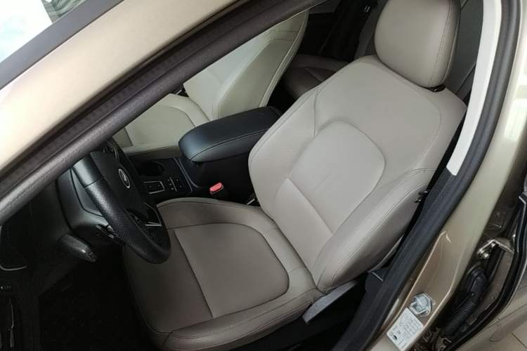 Used Ford Focus 2019 Sedan EcoBoost 180 Automatic Titanium Edition Left Front Seat