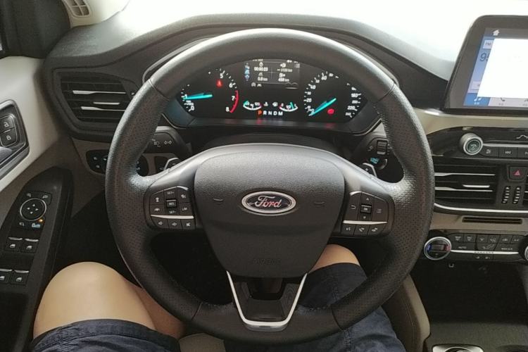 Used Ford Focus 2019 Sedan EcoBoost 180 Automatic Titanium Edition Steering Wheel