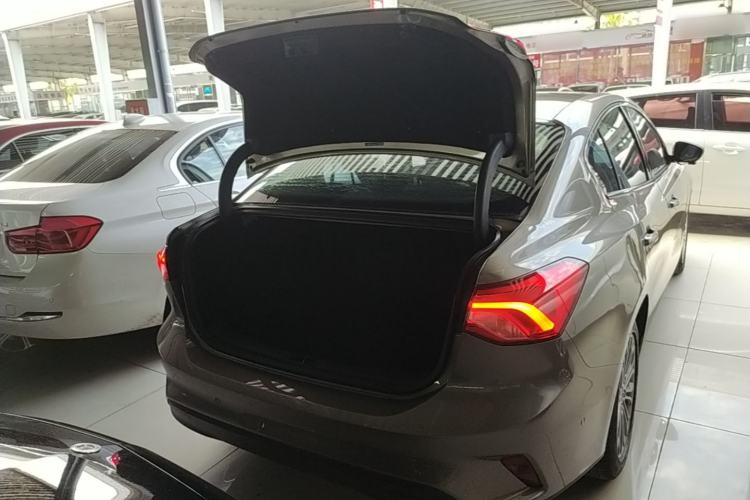 Used Ford Focus 2019 Sedan EcoBoost 180 Automatic Titanium Edition Trunk