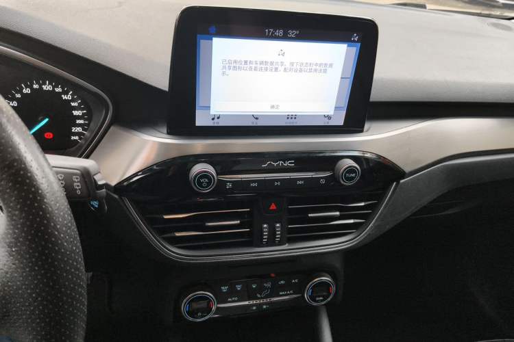 Used Ford Focus 2019 Hatchback EcoBoost 180 Automatic Titanium Edition Audio And AC Panel